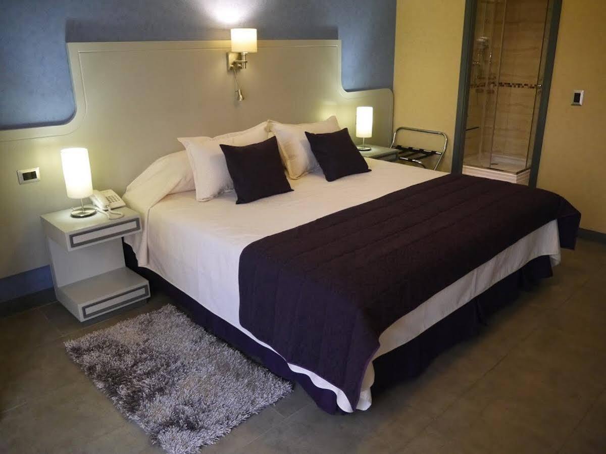 Infinity Park Hotel Santiago del Cile Esterno foto
